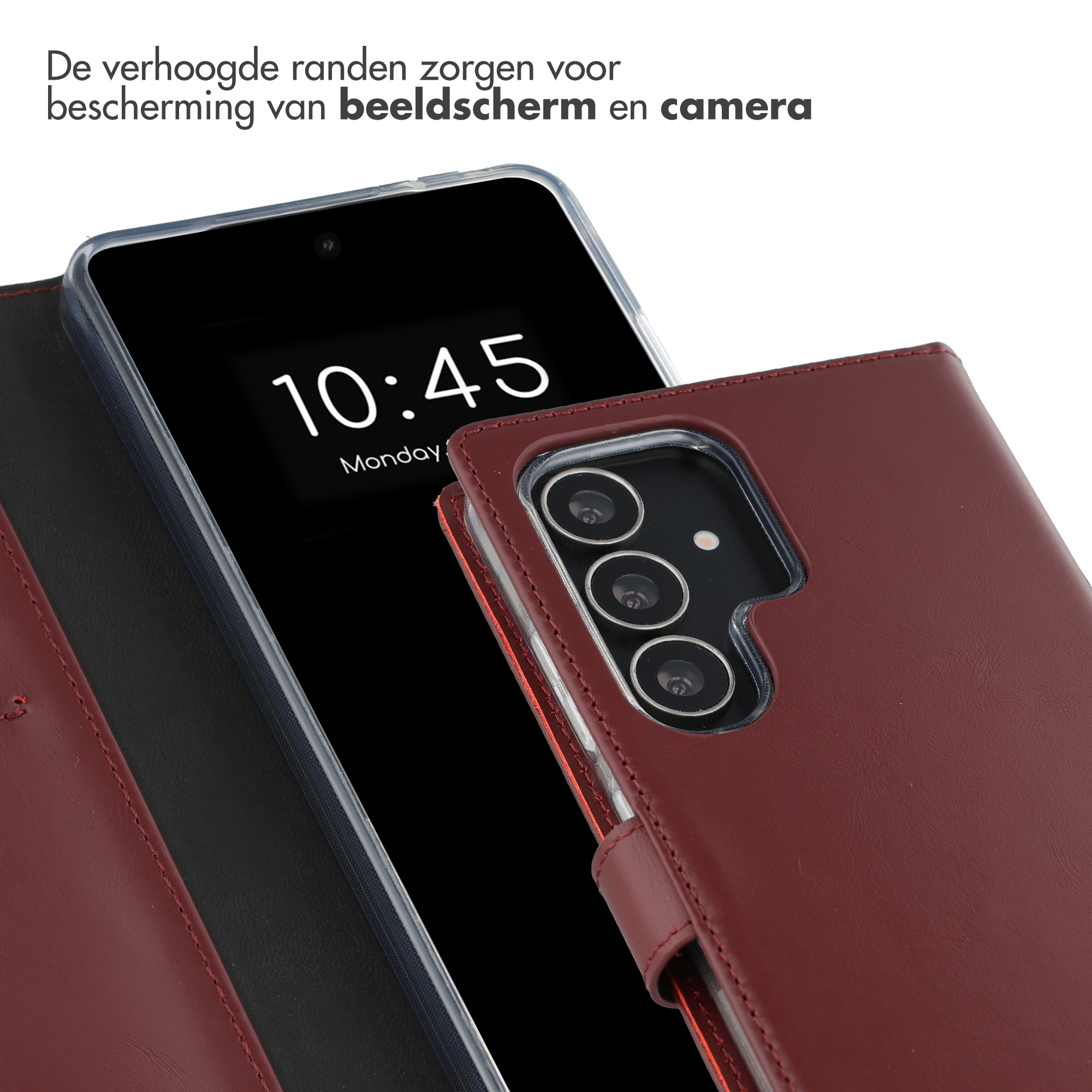 Bordeauxrode telefoonhoes met camera-eiland en scherm op donker display.