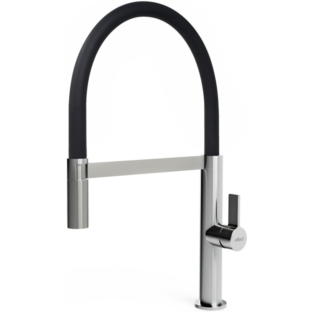 Rubinetto da cucina moderno con tubo nero e corpo cromato.