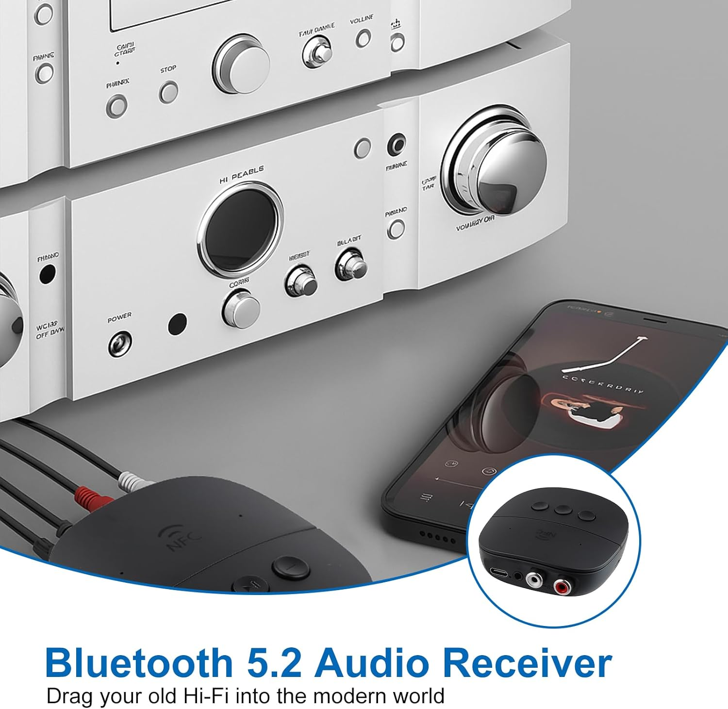 Ein Smartphone und ein schwarzer Bluetooth-Audioempfänger neben einem weißen Hi-Fi-System.