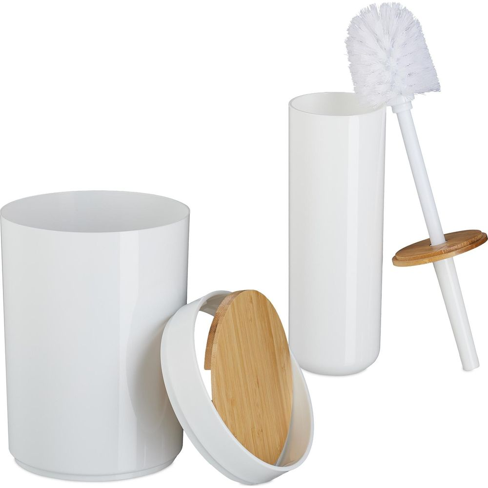 Ein weißer Toilettenbürstenhalter mit Holzdeckel und eine Bürste mit Holzgriff.