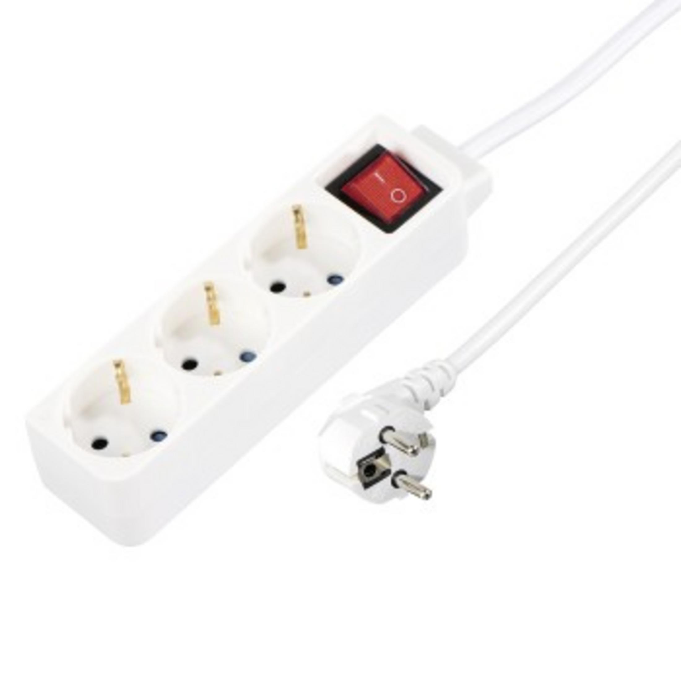 Ein weier Mehrfachstecker mit rotem Schalter und einem Stecker.