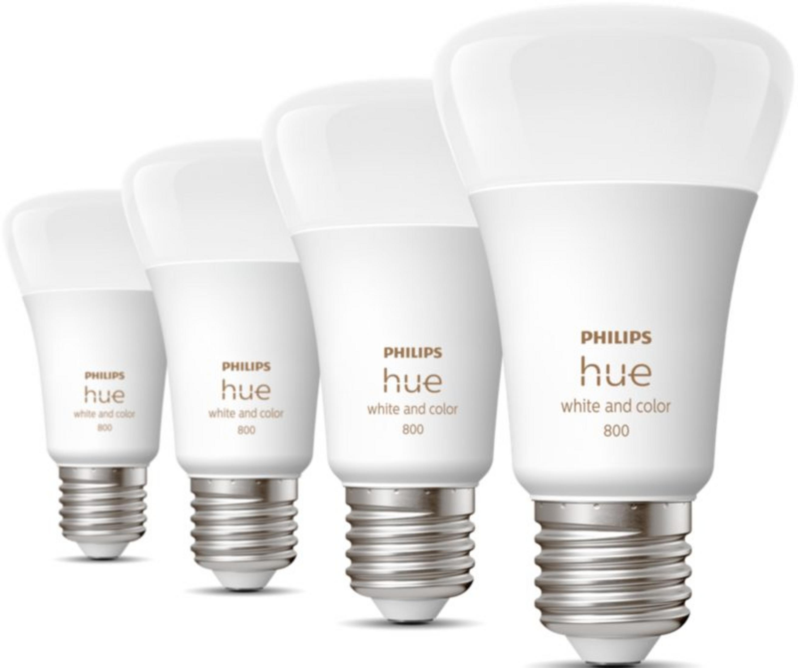 Quattro lampadine Philips Hue bianche sono una accanto all'altra.