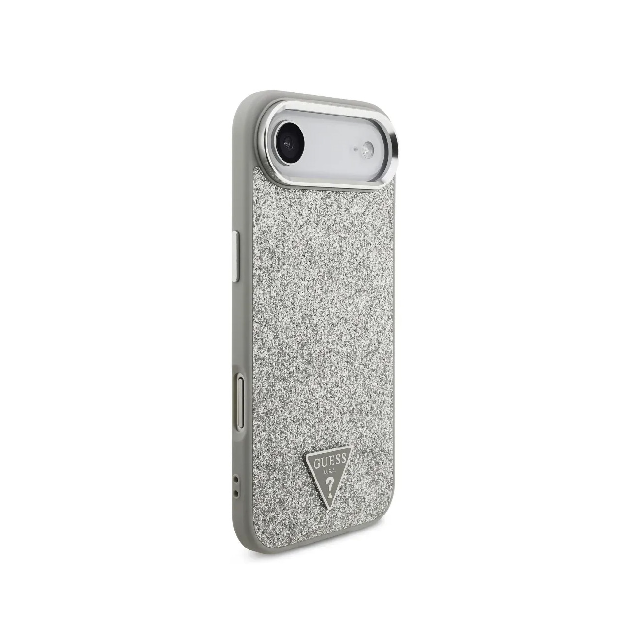 Una funda gris brillante para iPhone con borde de cámara plateado y logo Guess.