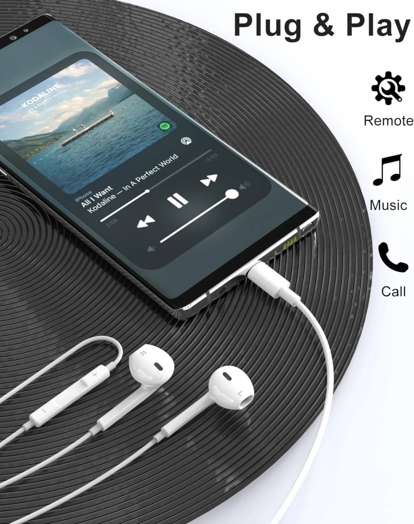 Ein Smartphone mit Kopfhörern spielt Musik. "Plug & Play" ist hervorgehoben.