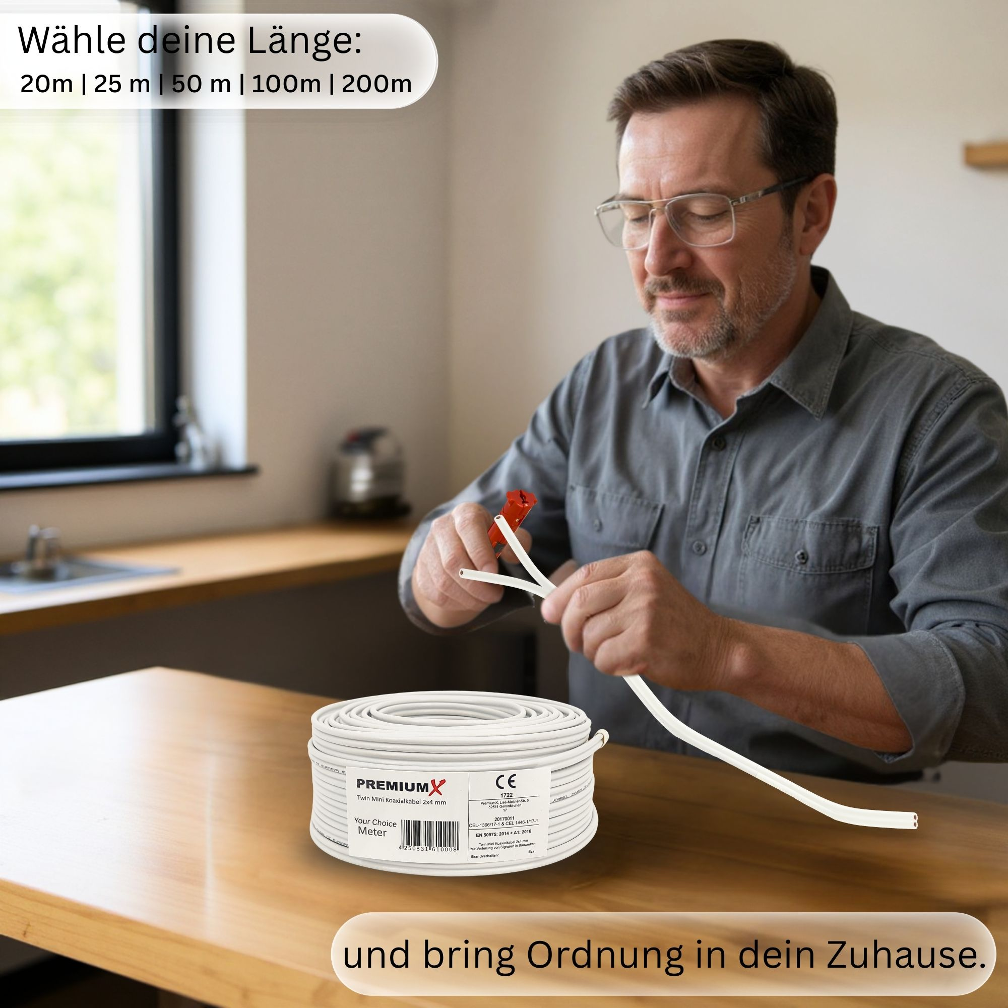 Mann schneidet weiße Kabel mit rotem Werkzeug. Koaxialkabel-Spule liegt auf Tisch.