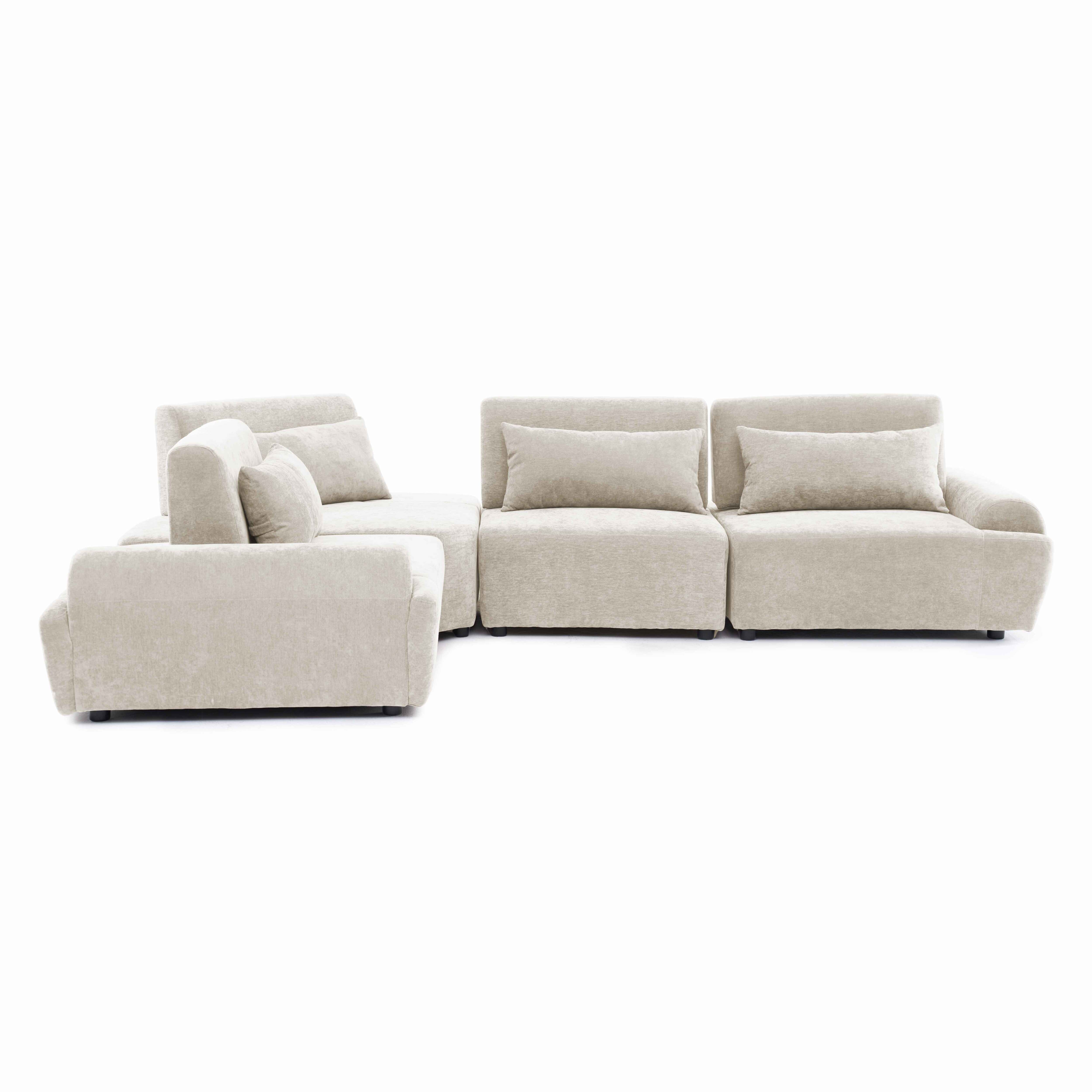 Ein heller, modularer Lounge-Sofa auf weißem Hintergrund.