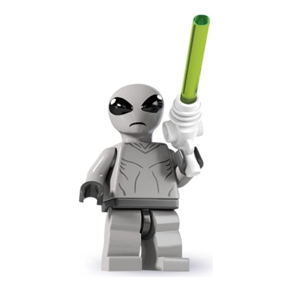 Siyah gözlü gri Lego uzaylı figürü, yeşil lazerli beyaz bir silah tutuyor.