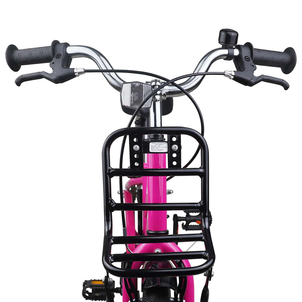 Vorderansicht eines pinken Kinderfahrrads mit schwarzem Gepäckträger, Lenker, Klingel und Bremsen.