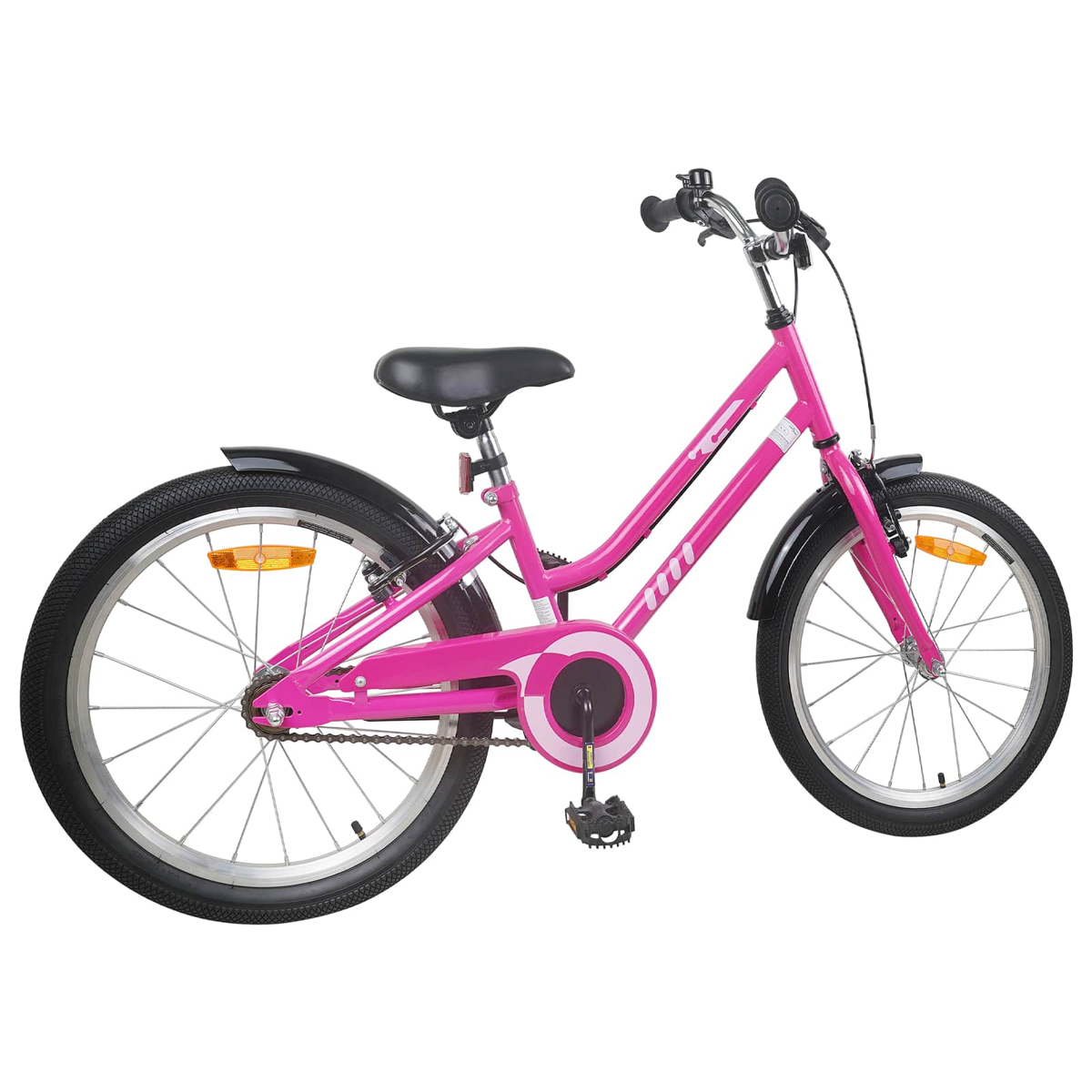 Ein pinkes Kinderfahrrad mit schwarzen Schutzblechen und Rädern steht vor weißem Hintergrund.