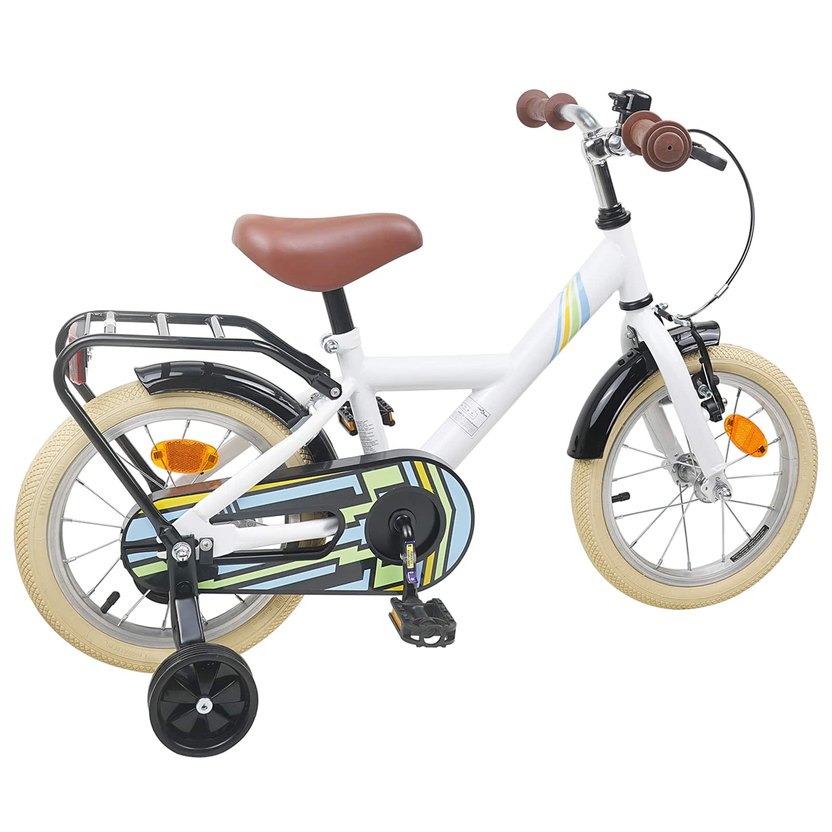 Ein weißes Kinderfahrrad mit braunem Sattel, Stützrädern und farbigem Kettenschutz.