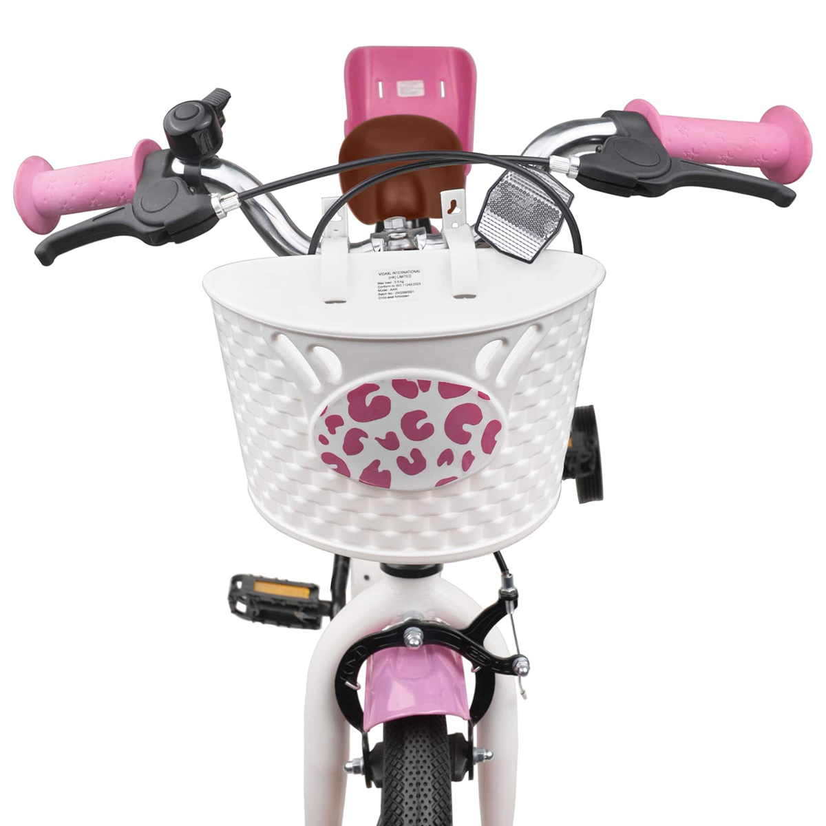 Vorderansicht eines weißen Kinderfahrrads mit rosa Lenker und einem weißen Korb mit rosa Flecken.