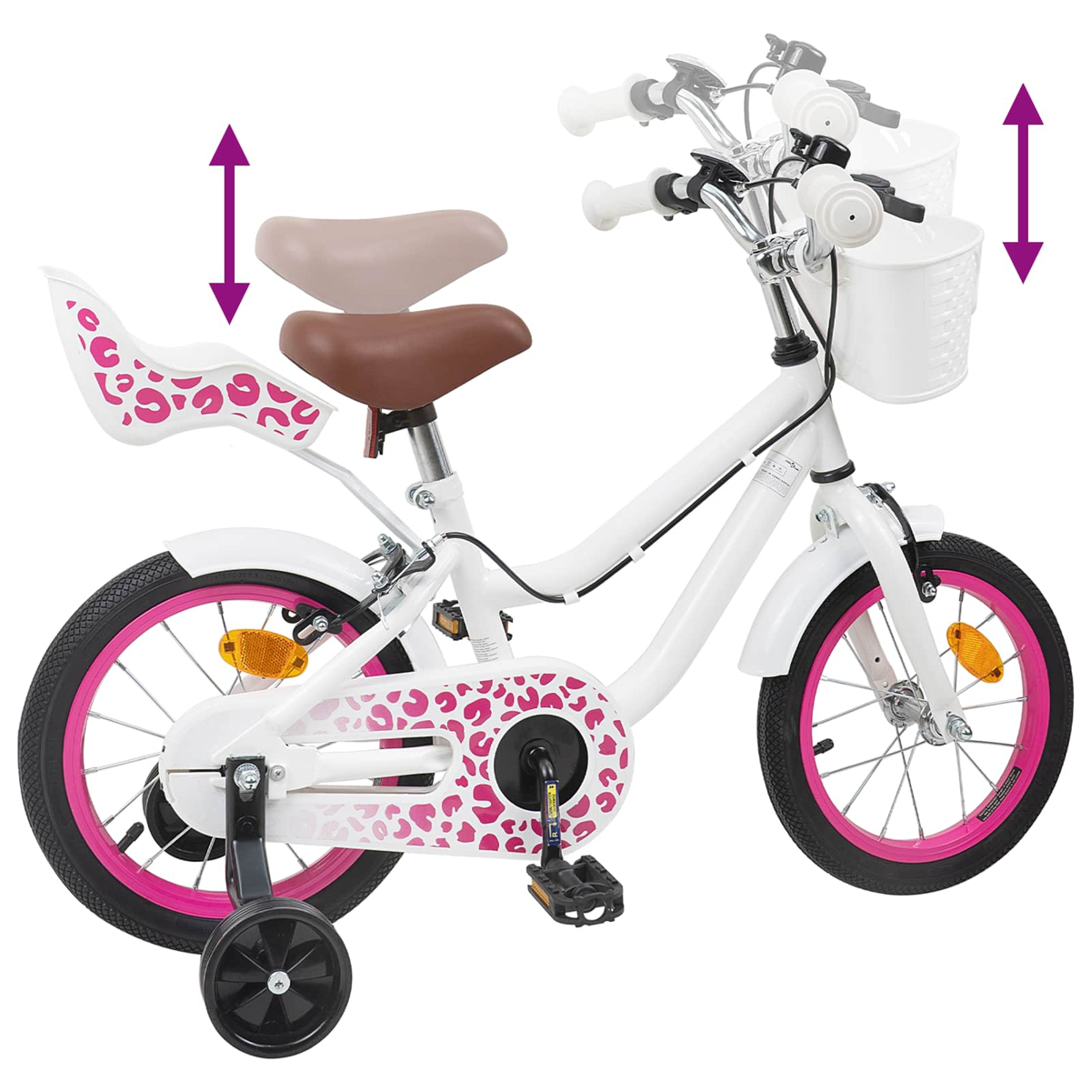Ein weißes Kinderfahrrad mit pinken Akzenten, Stützrädern und einem Korb.