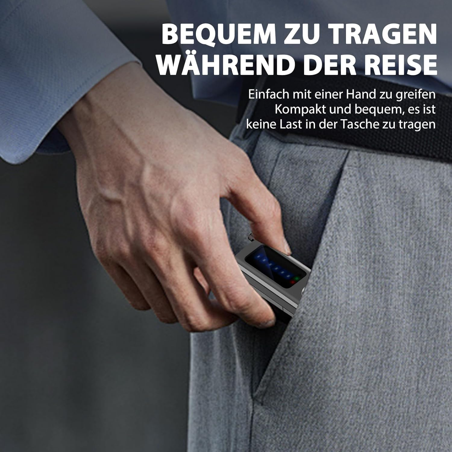 Eine Hand steckt ein kleines graues Gerät in eine Hosentasche.