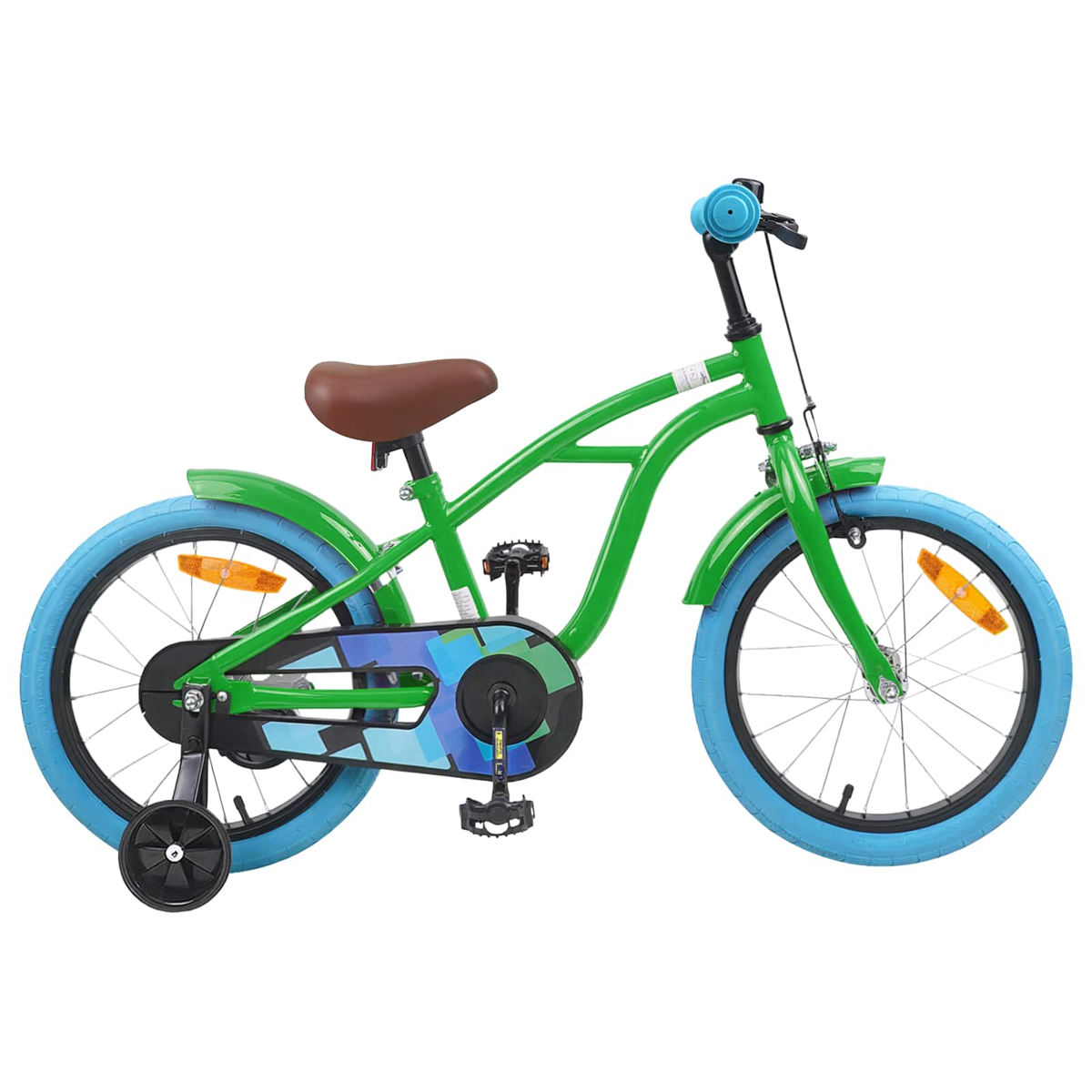 Ein grünes Kinderfahrrad mit blauen Reifen, braunem Sattel und Stützrädern.