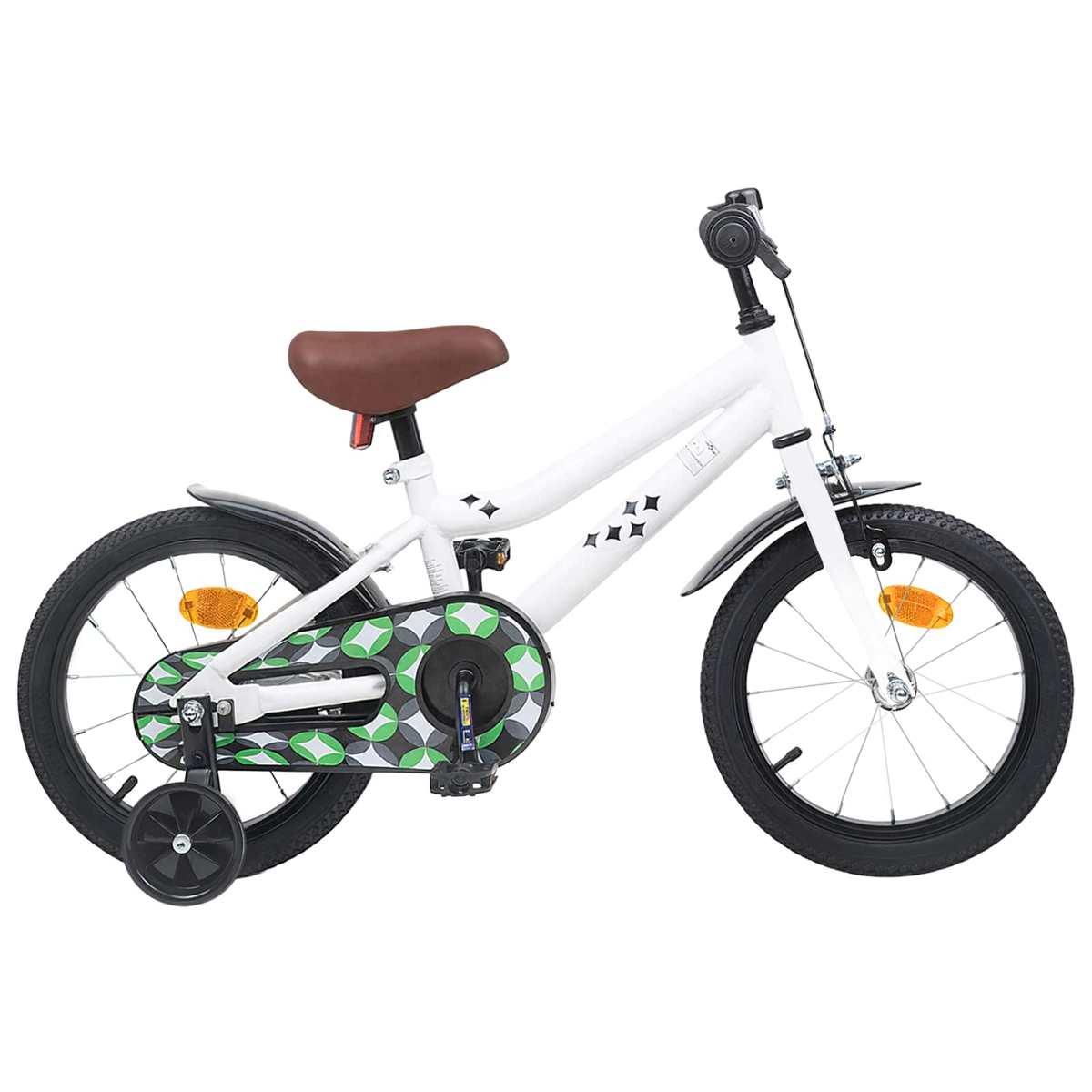 Ein weißes Kinderfahrrad mit Stützrädern, braunem Sattel und grünem Kettenschutz.