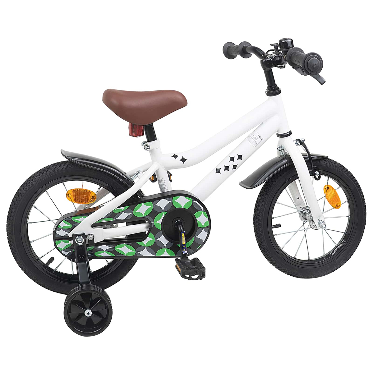 Ein weißes Kinderfahrrad mit braunem Sattel, Stützrädern und grünem Kettenschutz.