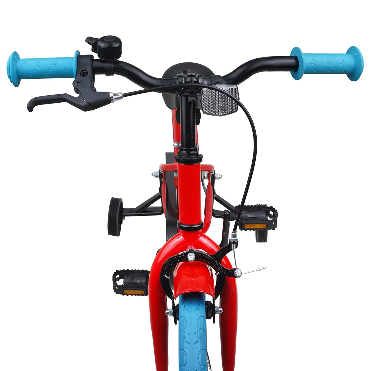 Vorderansicht eines roten Kinderfahrrads mit blauen Lenkern, Pedalen und Reifen.