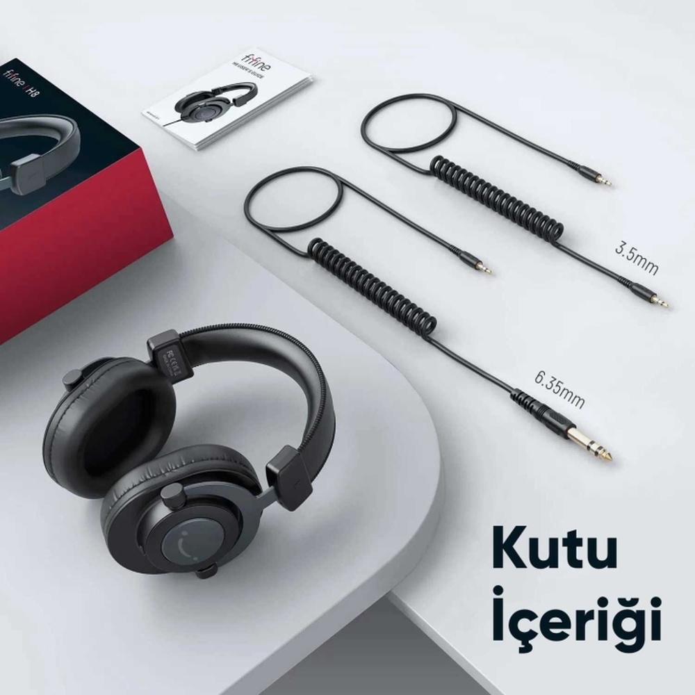 Siyah kulaklık, iki kablo, 3,5 mm ve 6,35 mm konektörler ve kılavuz.