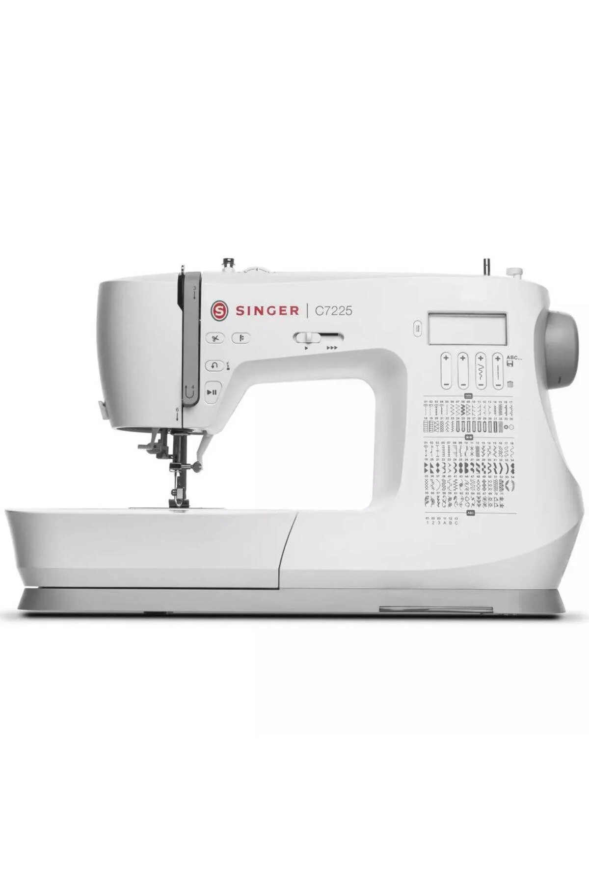 Eine weiße Singer C7225 Nähmaschine mit digitalen Anzeigen und Mustertabelle.