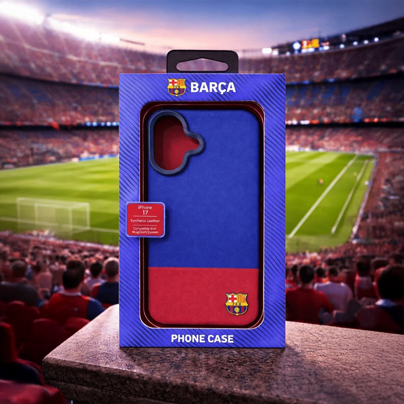 Funda de móvil FC Barcelona en azul y rojo, con un estadio y público.
