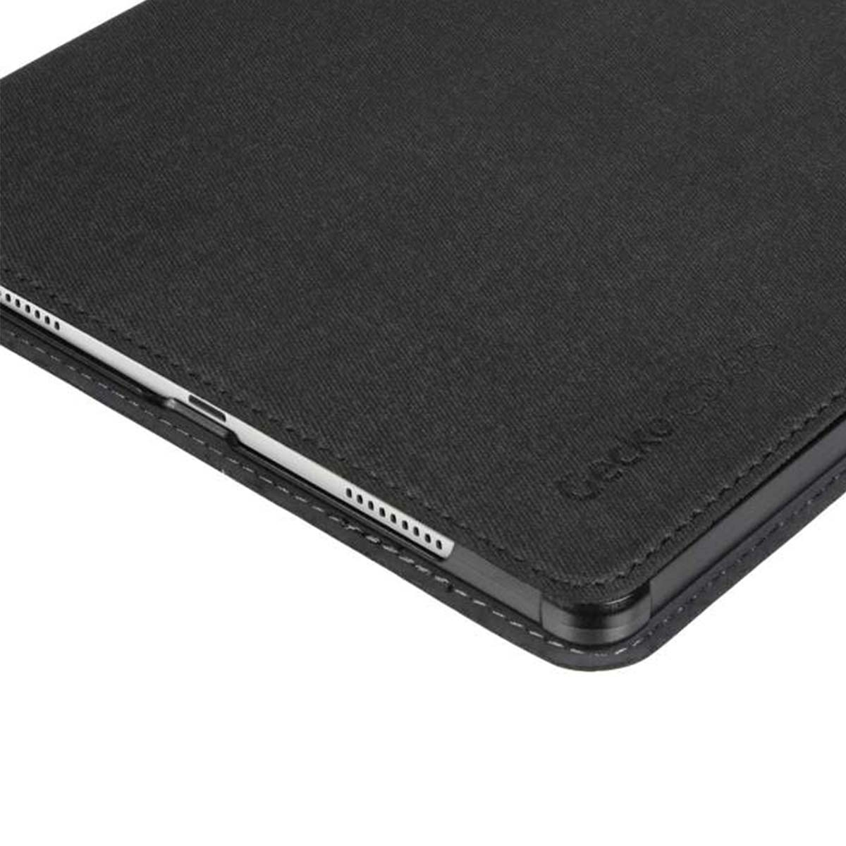 Custodia nera per tablet con bordo argentato e dettagli di cucitura.
