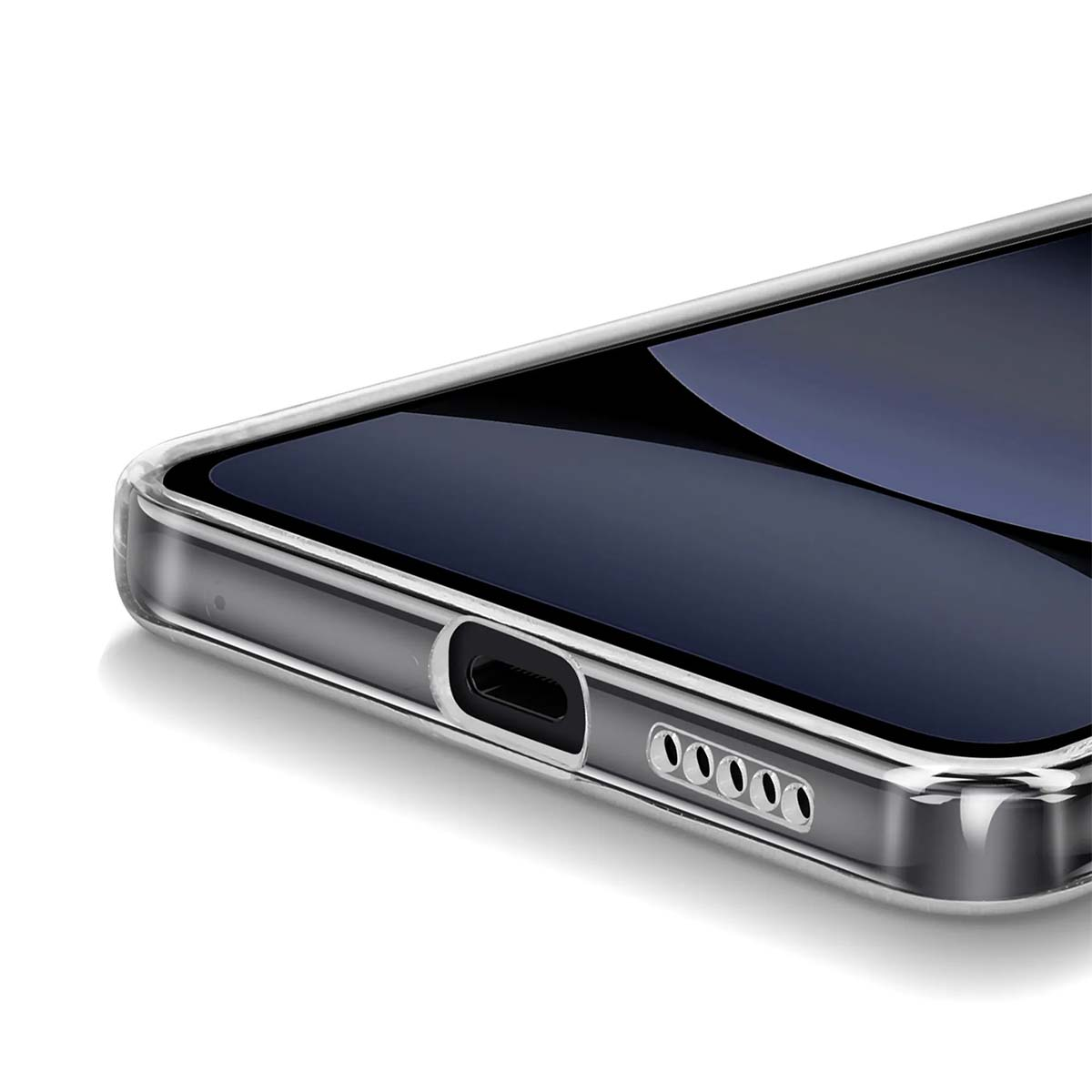 Coque de téléphone transparente avec port de chargement et trous pour haut-parleur.