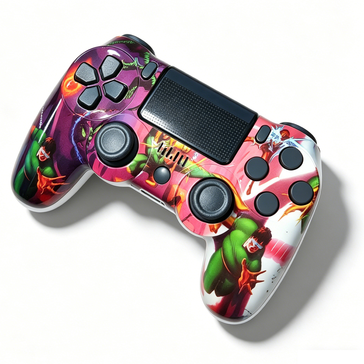 Ein bunter Controller mit Comic-Figuren und Knöpfen auf weißem Hintergrund.
