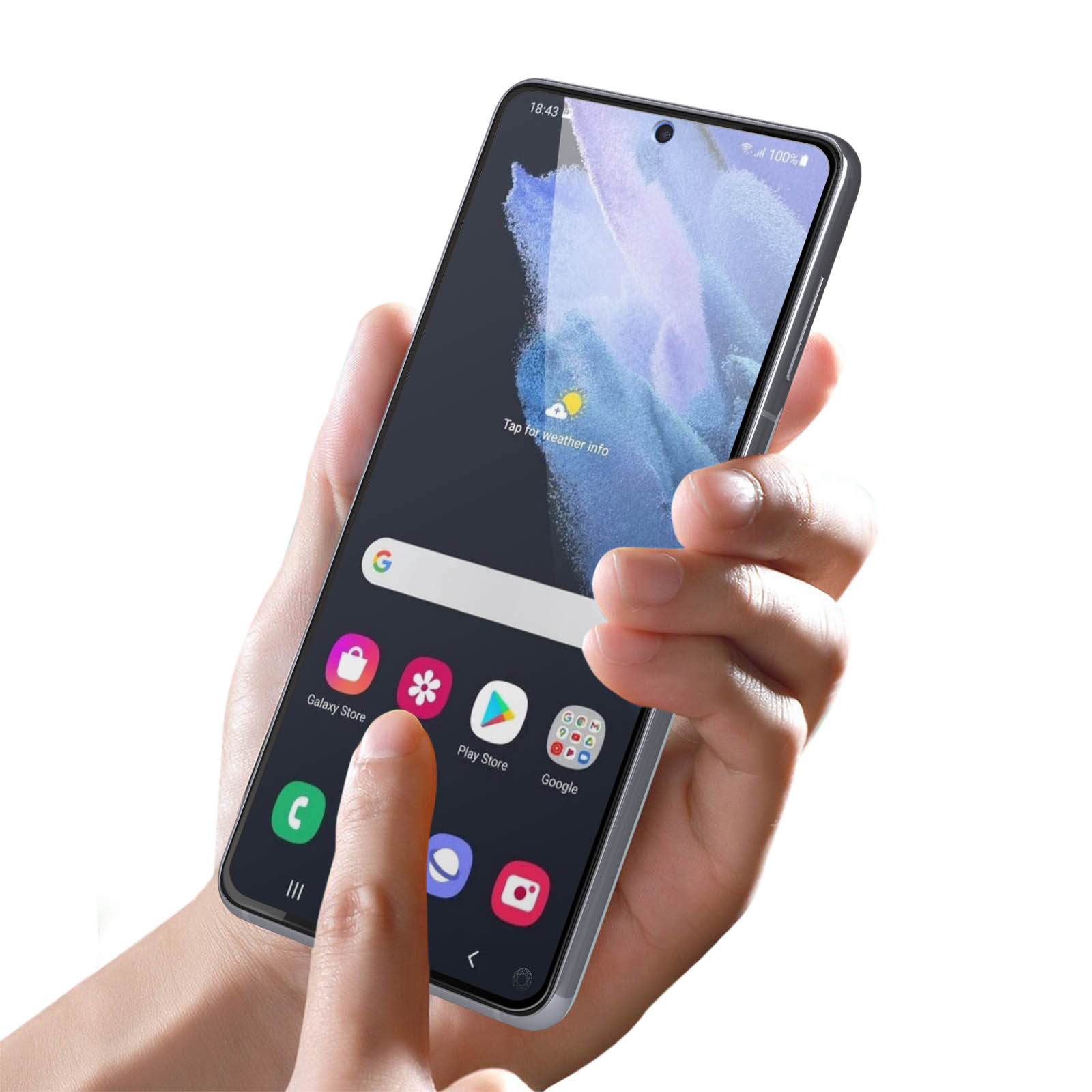 Een hand houdt een smartphone vast met een weer-widget en app-pictogrammen.