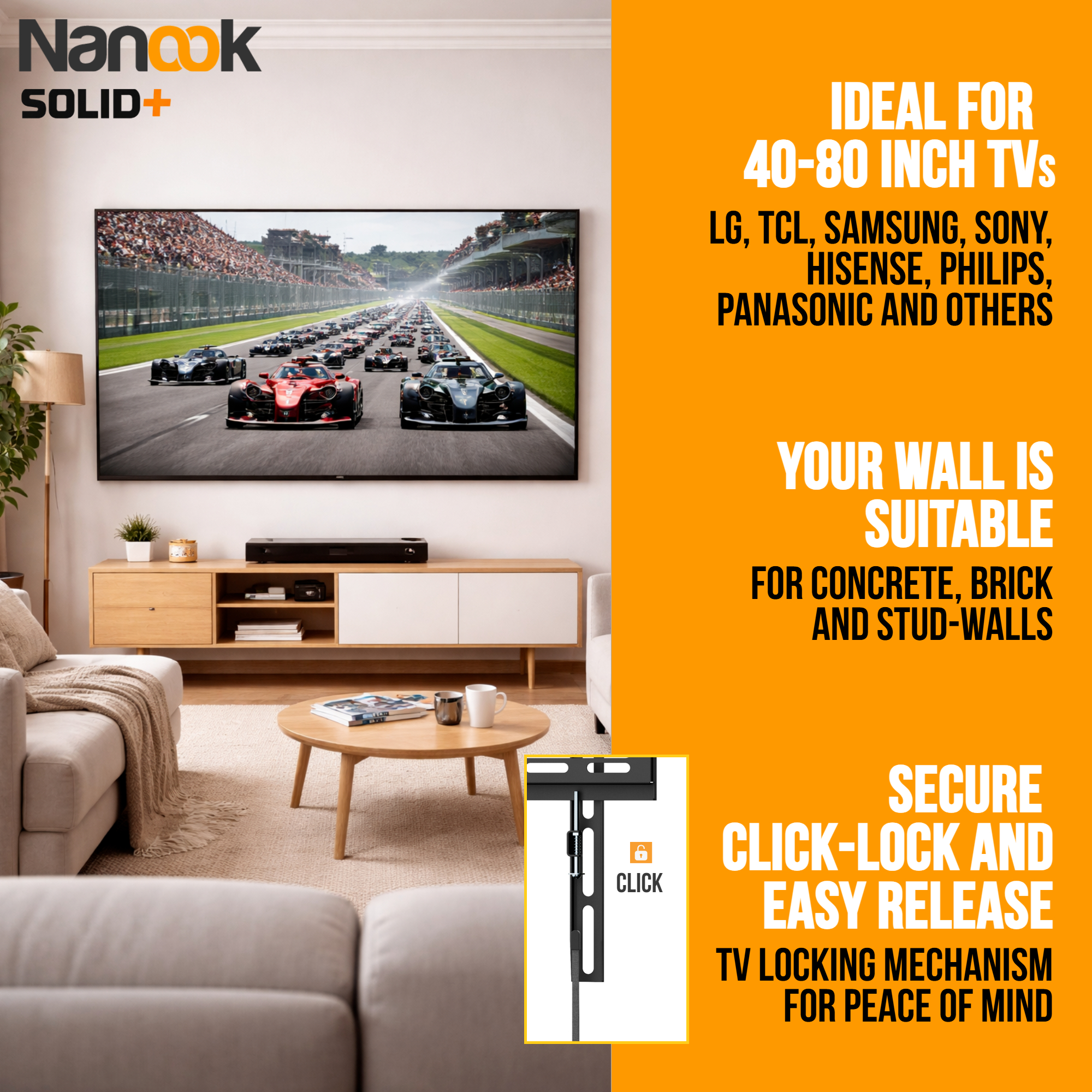 Woonkamer met tv die autorace toont, Nanook Solid+ logo, tekst.