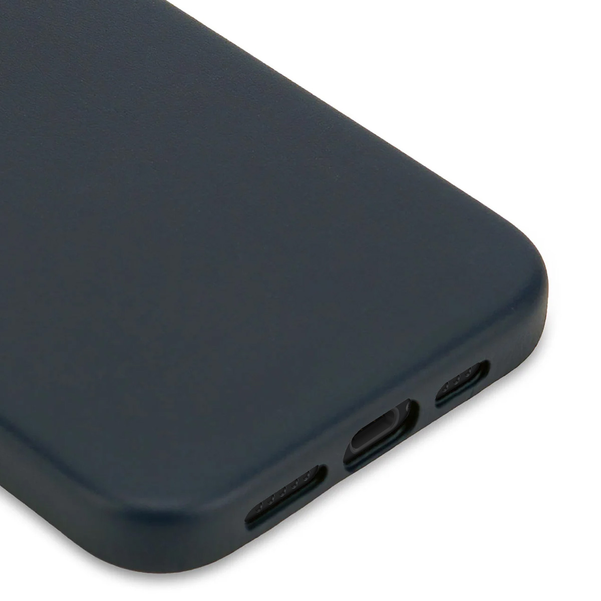 Coque de téléphone bleu foncé avec découpes pour ports et haut-parleurs.