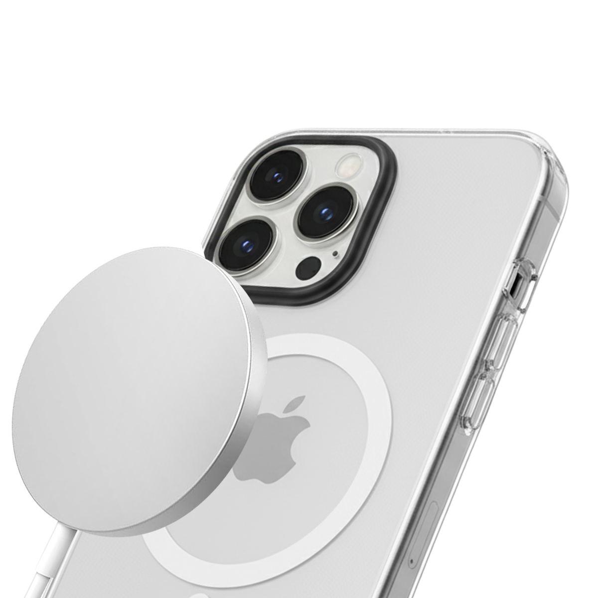 Coque de téléphone transparente avec chargeur MagSafe et triple caméra sur fond blanc.