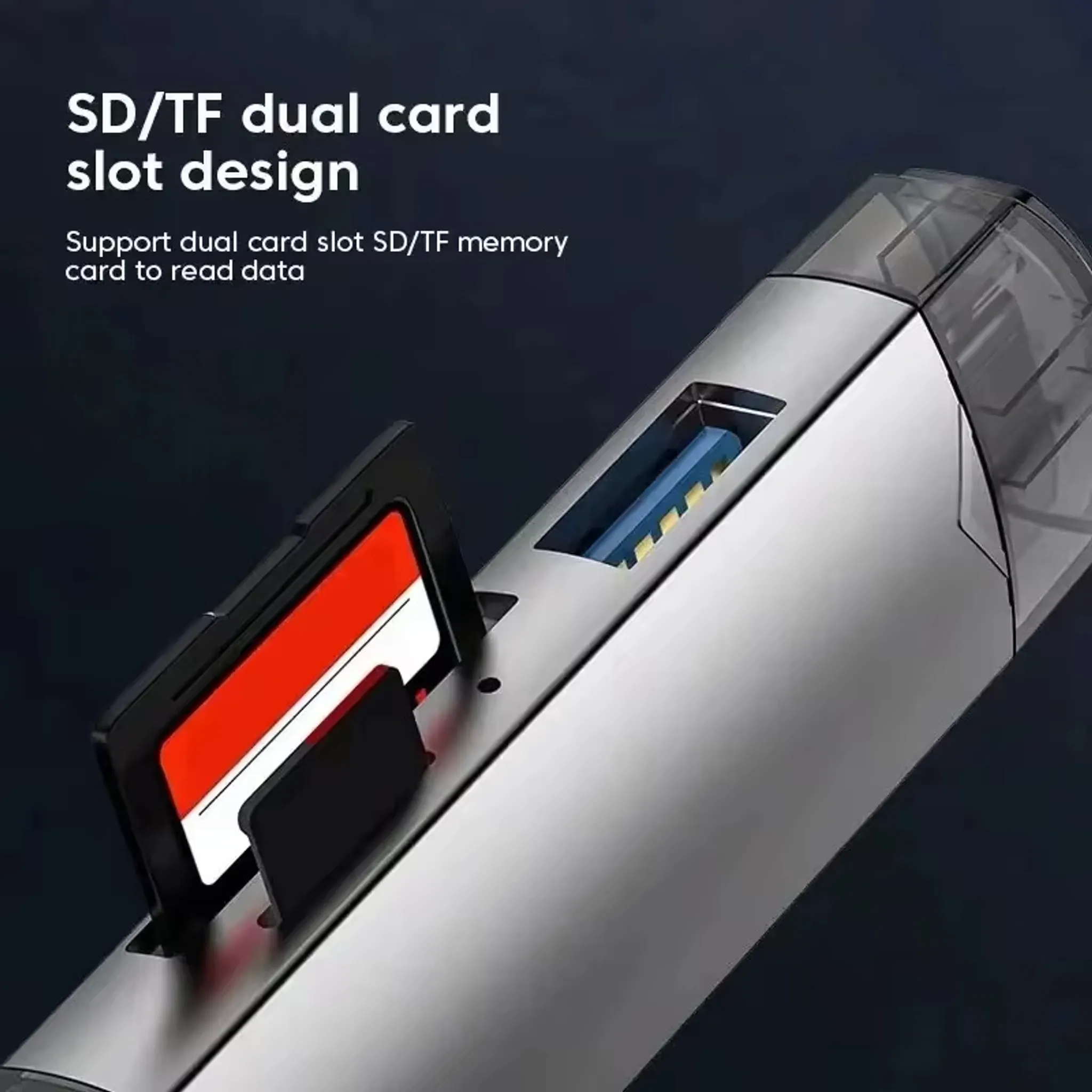 Graues Gerät mit zwei Steckplätzen für SD/TF-Karten. Eine Karte ist eingesetzt.