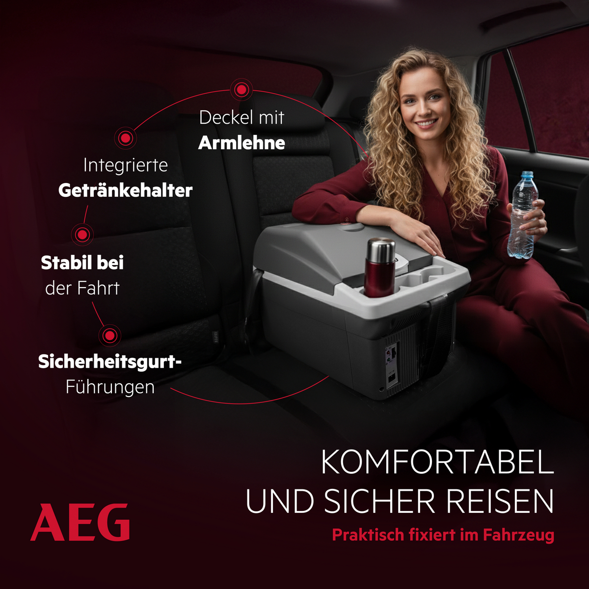Donna in auto accanto a una borsa frigo con bevande e testo.