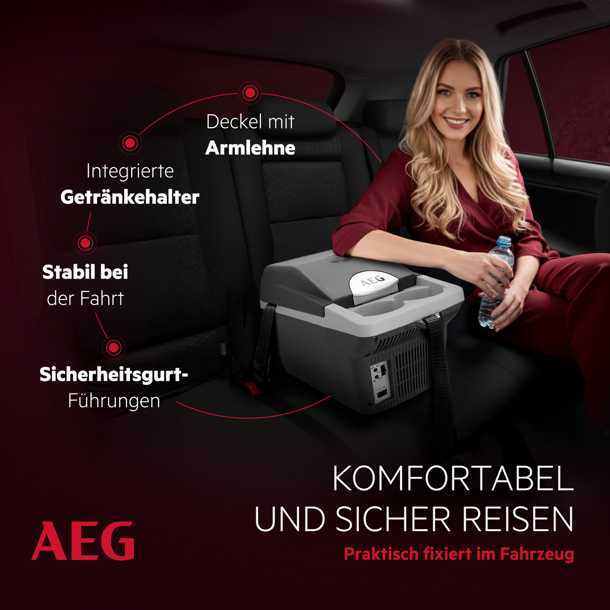 Frau im Auto mit einer Kühlbox, die Getränkehalter und Armlehne hat.