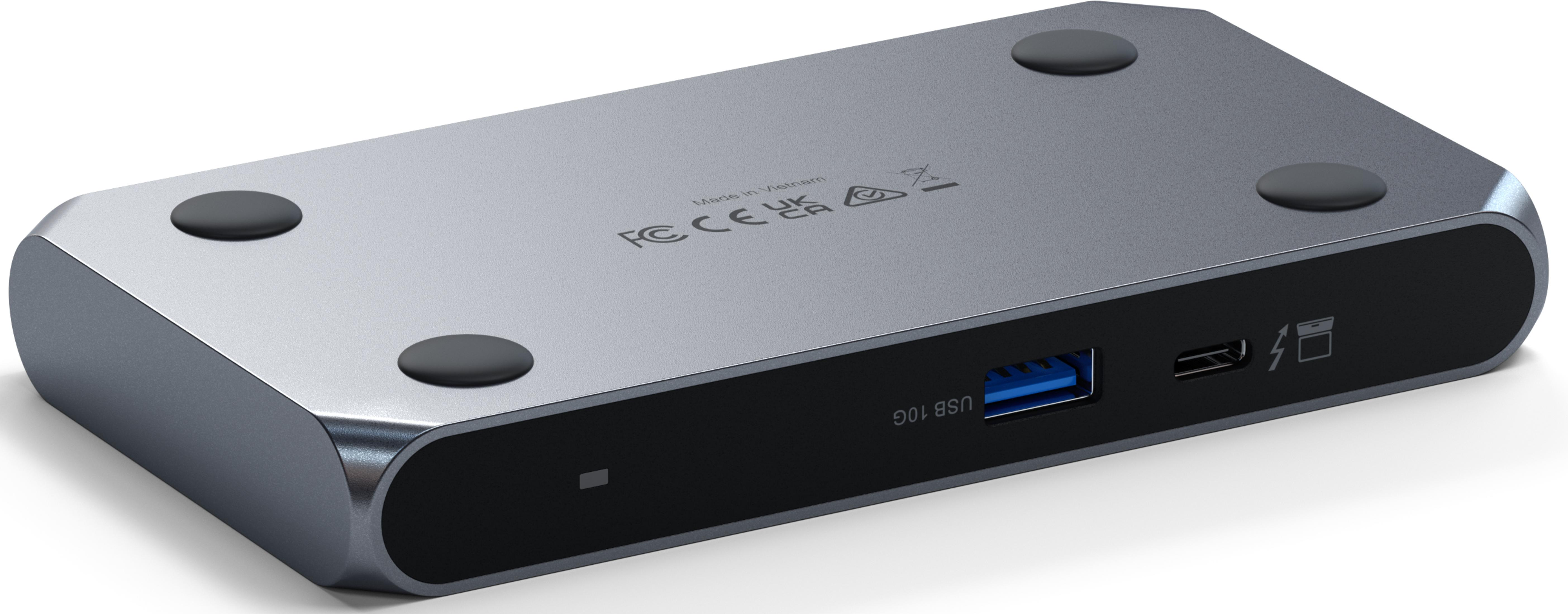 Hub USB-C grigio con quattro piedini in gomma e porte.