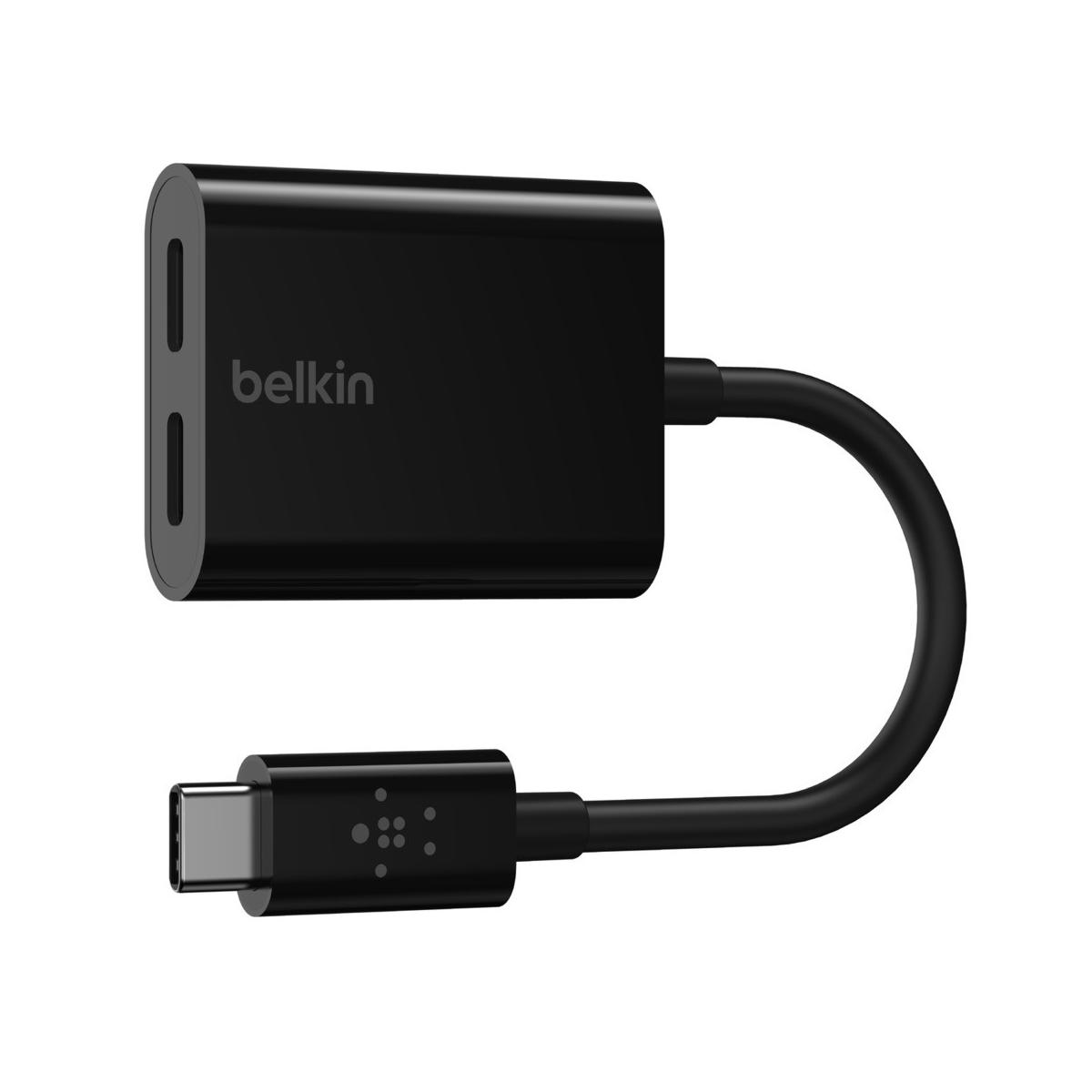 Un hub Belkin USB-C nero con due slot e un cavo con connettore USB-C.