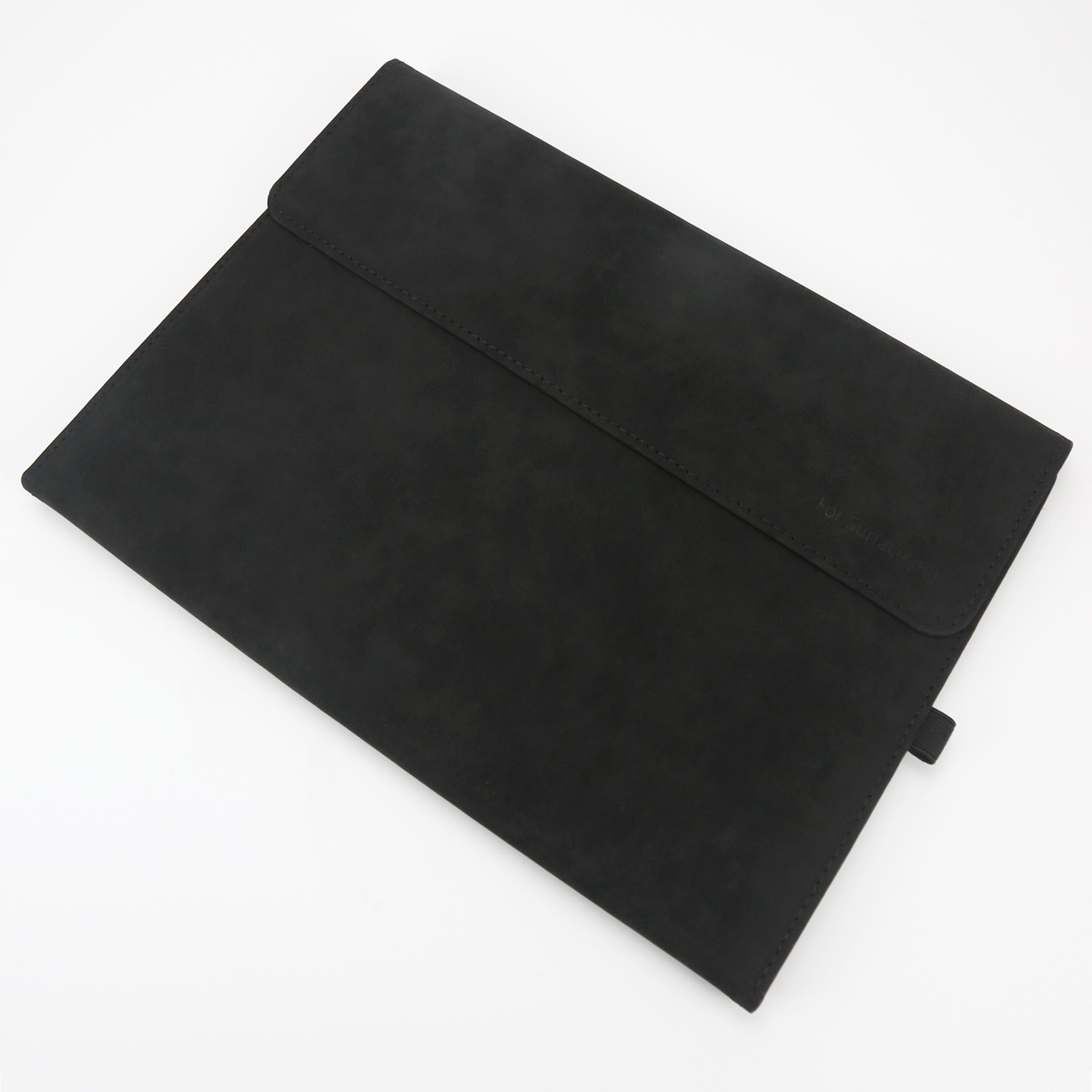 Schwarze Laptoptasche mit "For Surface Pro" Prägung. Schlichtes Design.