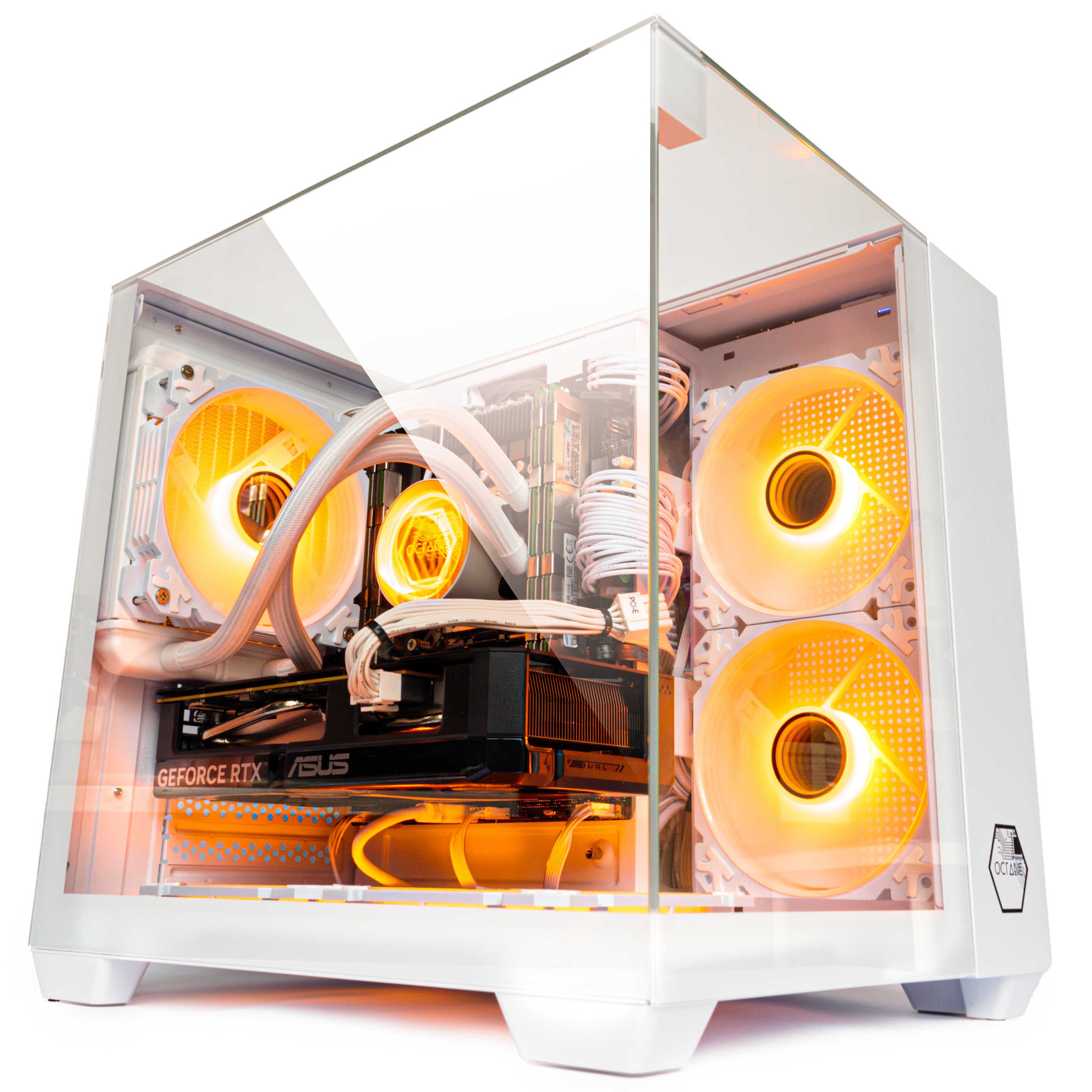 Weißes PC-Gehäuse mit orange leuchtenden Lüftern und einer GeForce RTX-Grafikkarte.