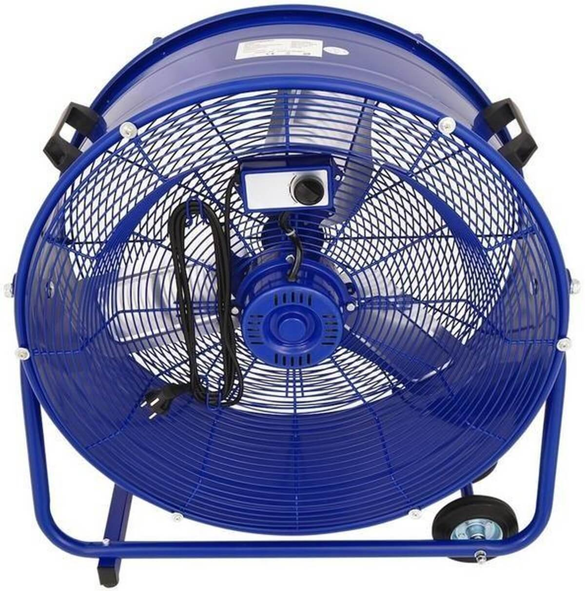 Ein blauer Industrieventilator mit Metallkäfig und Rädern. Der Ventilator hat schwarze Kabel.