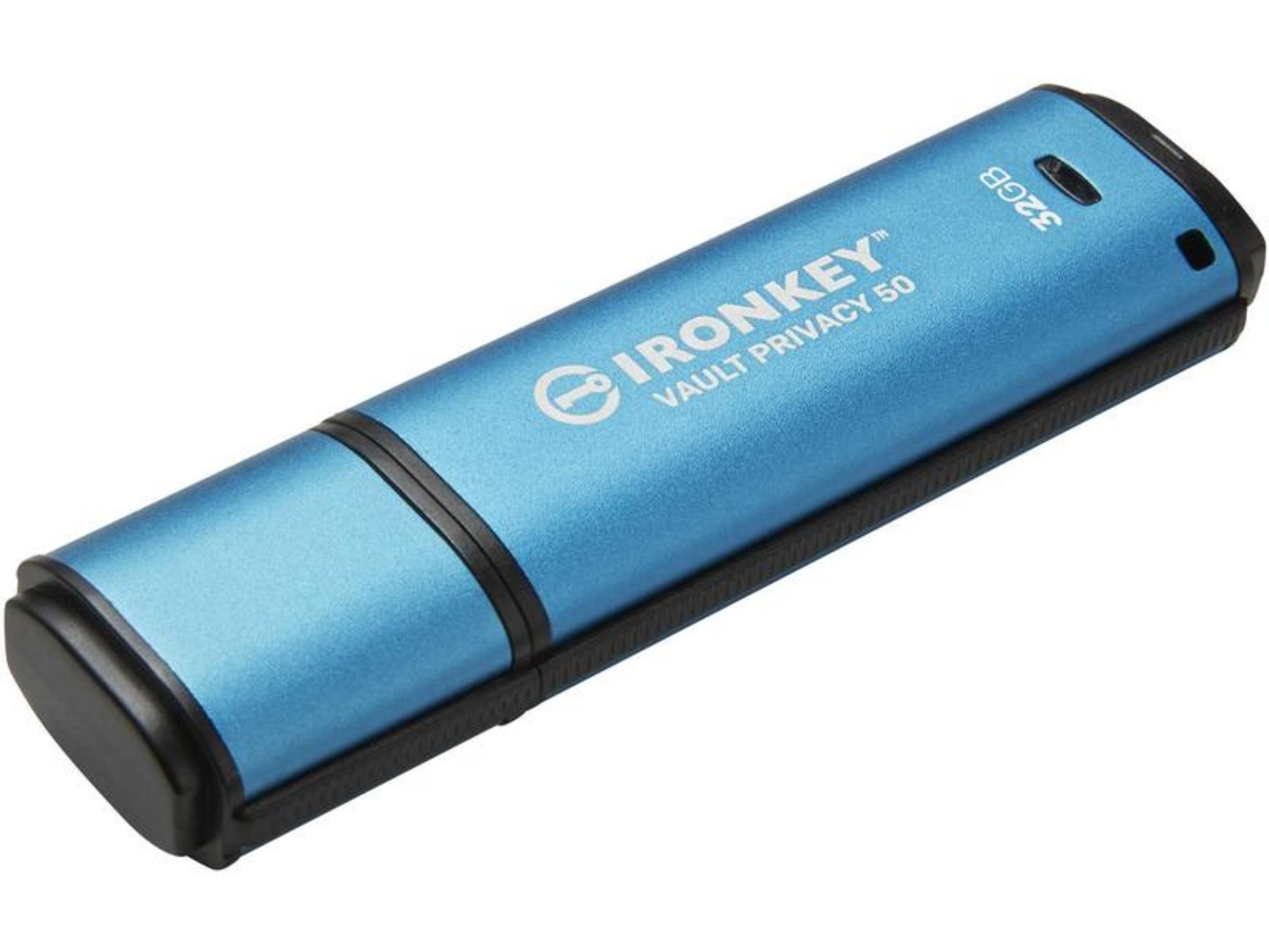 Ein blauer USB-Stick mit 32 GB Speicherplatz und dem Aufdruck IRONKEY.