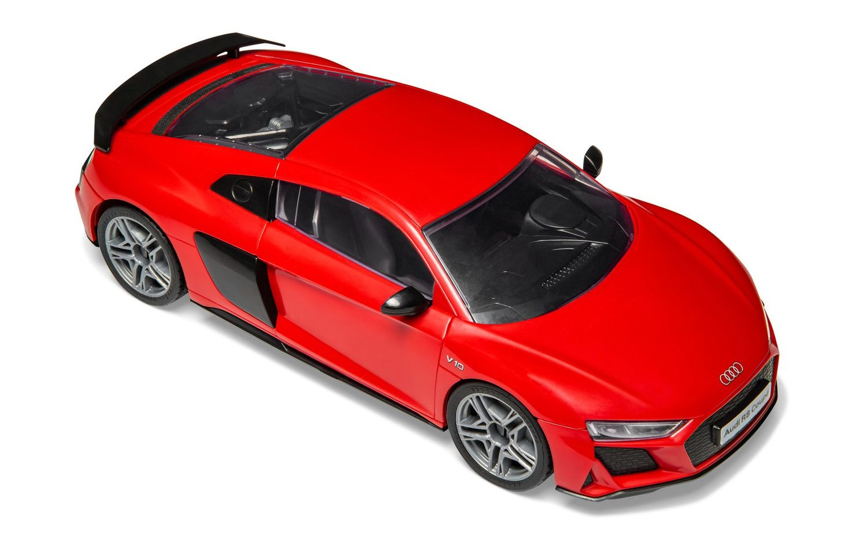 Ein roter Audi R8 mit schwarzem Spoiler und Felgen auf weißem Hintergrund.