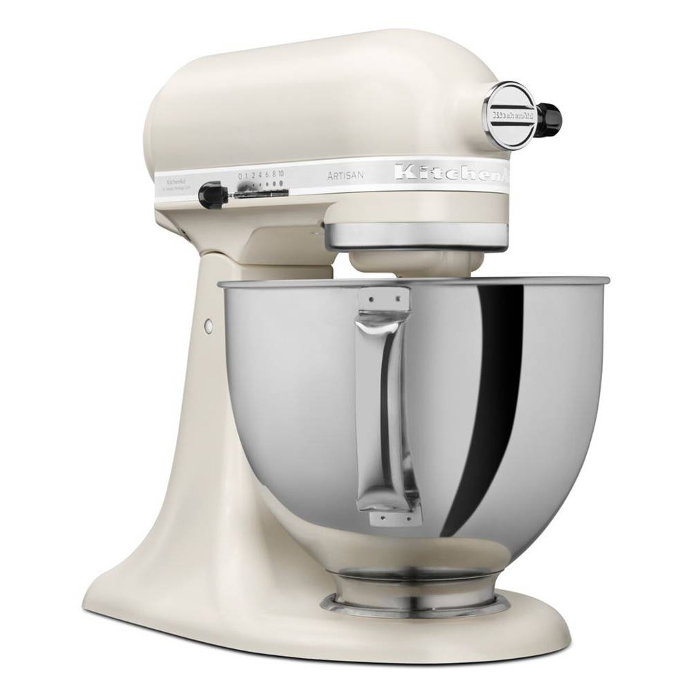 È mostrata una planetaria KitchenAid Artisan color crema con ciotola argentata.