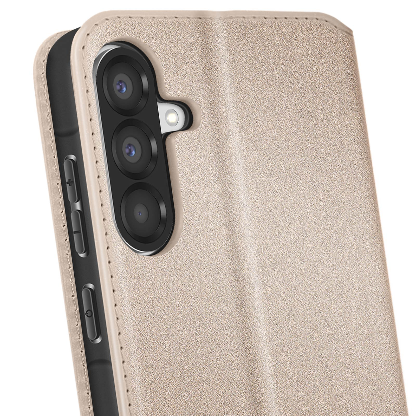 Una funda dorada para teléfono con tres cámaras y un flash.