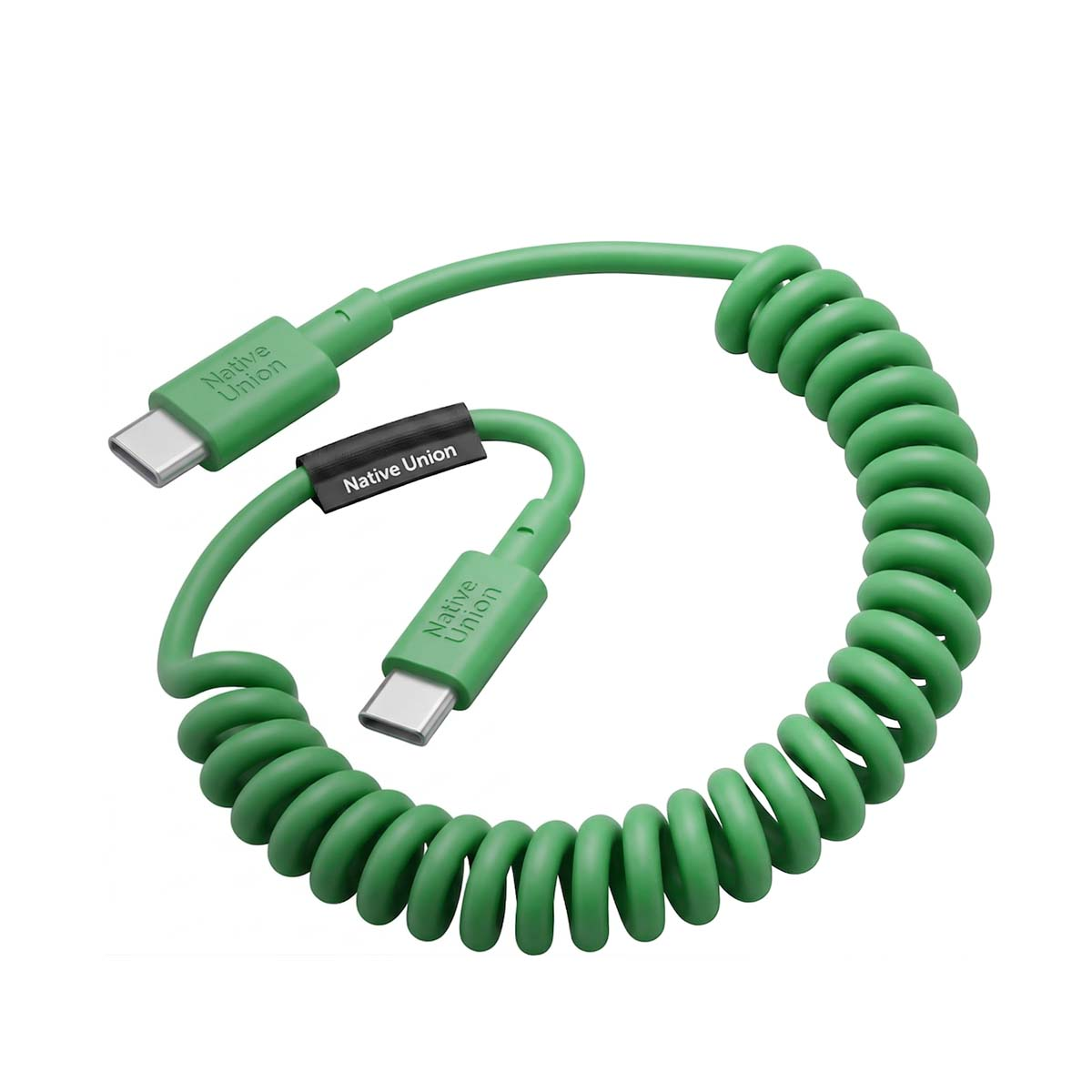 Grünes, gewickeltes USB-C-Kabel mit Native Union Branding, eng gewickelt.