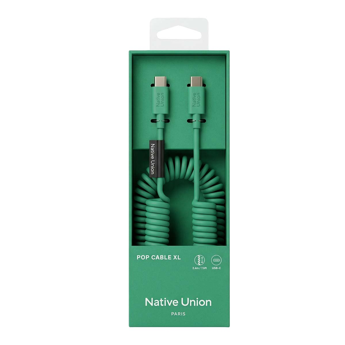 Grüne Verpackung mit zwei USB-C-Kabeln mit Spiralschnur.