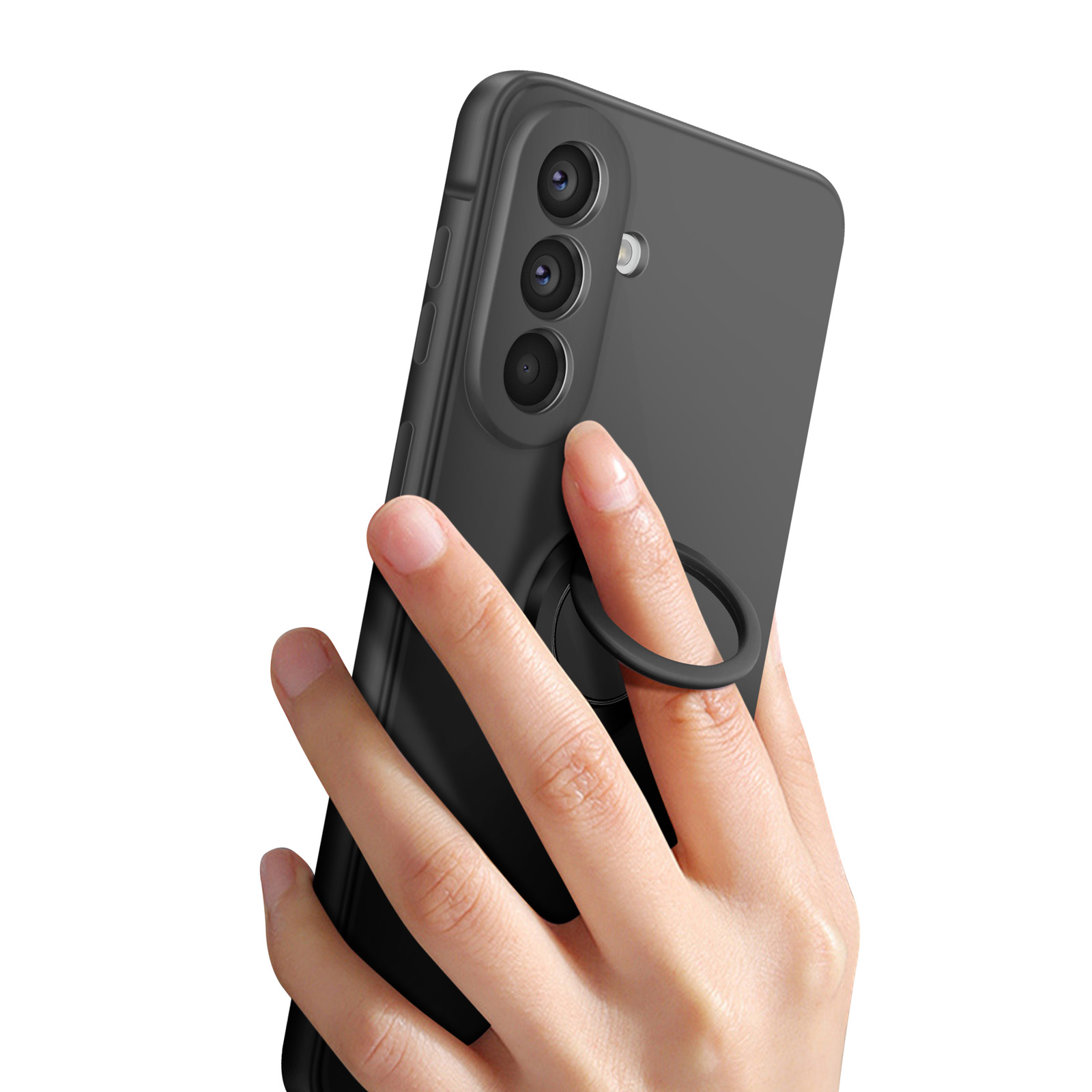Een hand houdt een zwarte smartphone met ringhouder vast. Drie camera's zichtbaar.