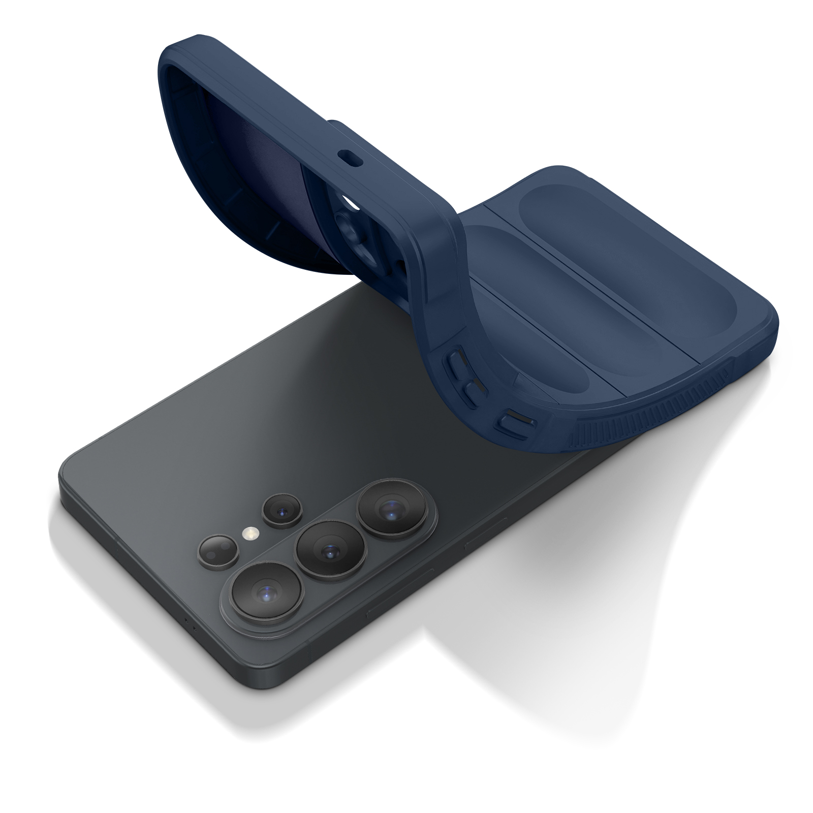 Donkerblauwe telefoonhoes over een donkere smartphone met cameralenzen.