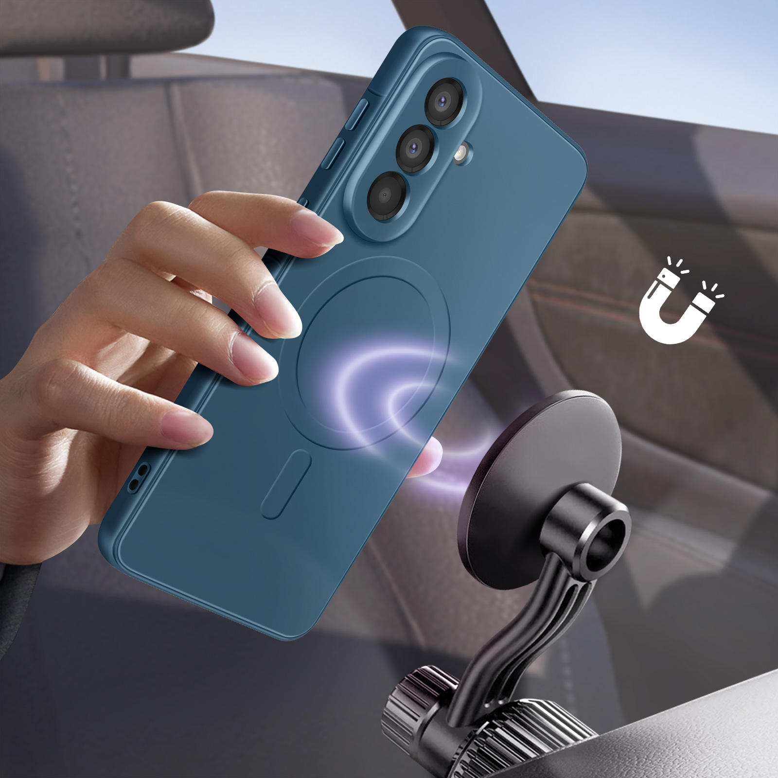 Hand met blauwe telefoon met magische ring bij autohouder.
