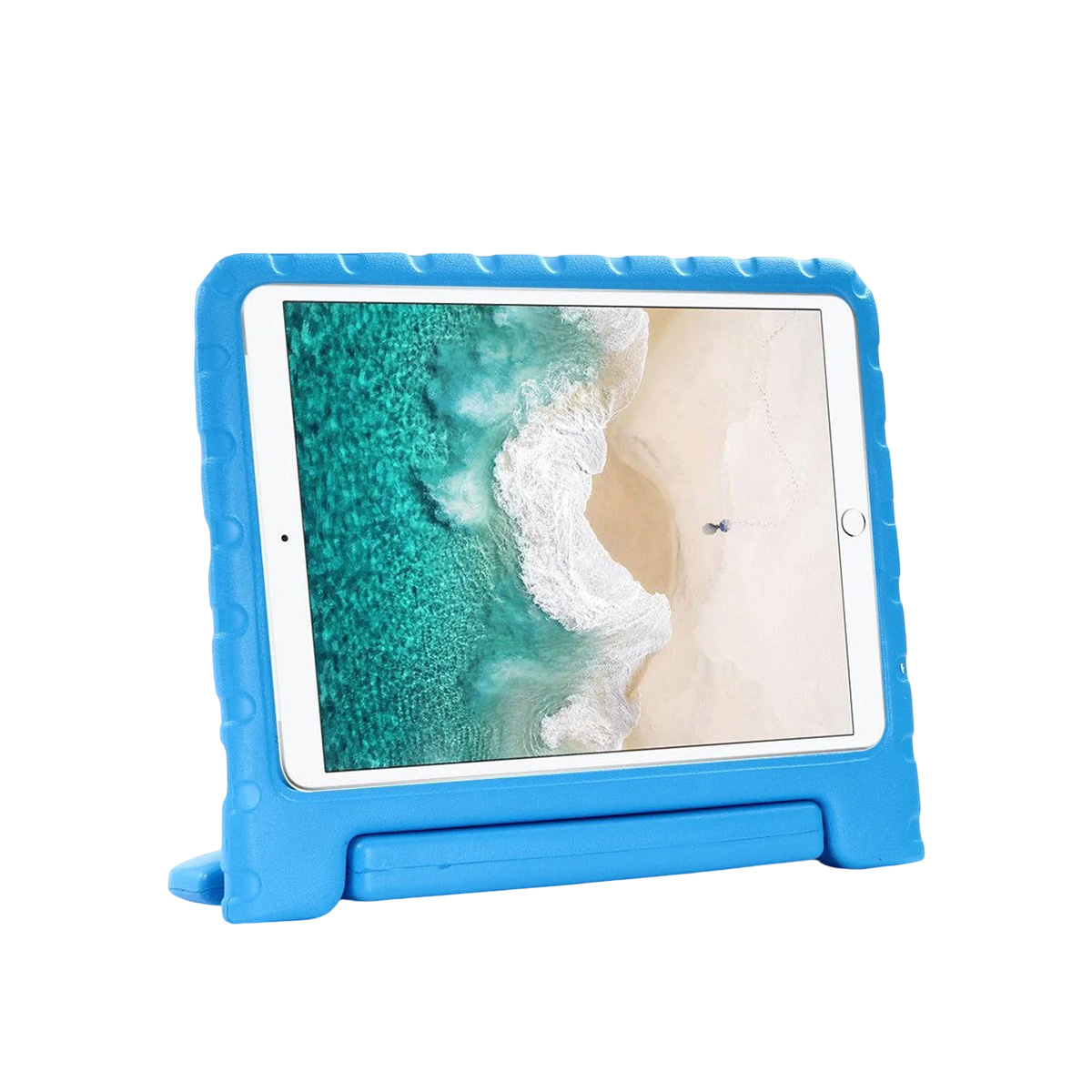 Ein blauer Kinderschutz für ein Tablet, das auf einem Strandbild steht.