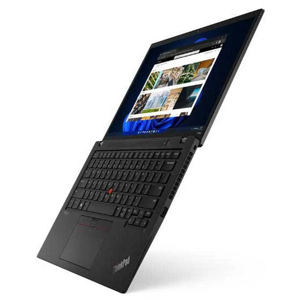 Een zwarte laptop met open scherm, waarop een webpagina met meerdere afbeeldingen wordt getoond.